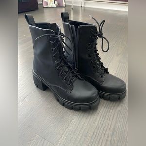 Combat boots